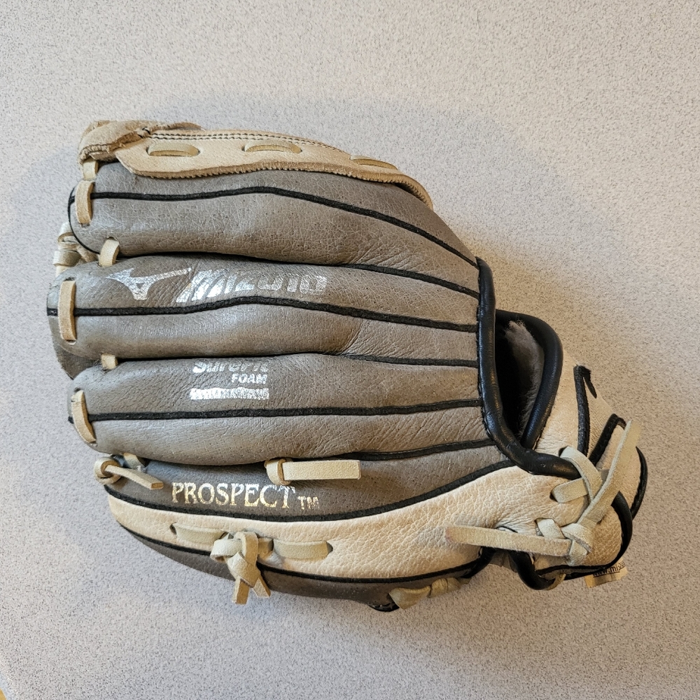Baseball glove child size 9 inches
